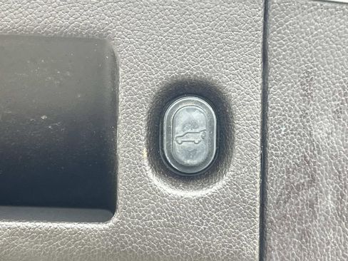 Used 2020 GMC Yukon XL Denali w/ Denali Premium Package image 13