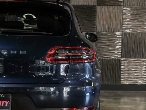 Used 2018 Porsche Macan AWD/4WD image 47