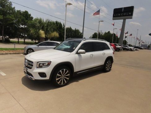 Used 2023 Mercedes-Benz GLB 250 image 2