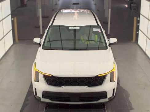 Used 2025 Kia Sorento LX FWD image 8