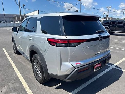 Used 2024 Nissan Pathfinder S FWD image 7