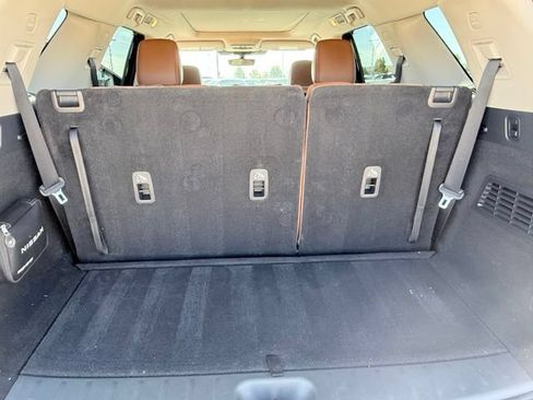 Used 2023 Nissan Pathfinder Platinum FWD image 17