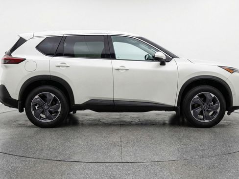 Used 2025 Nissan Rogue SV FWD image 11