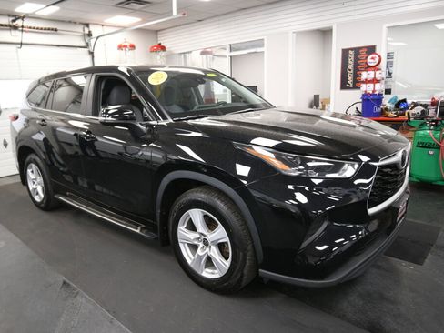 Used 2023 Toyota Highlander L AWD/4WD image 2