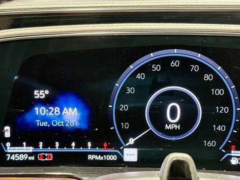 Used 2022 Cadillac Escalade Premium Luxury image 11