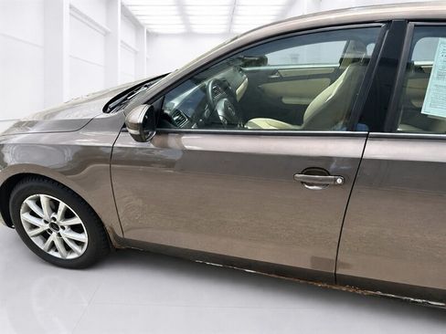 Used 2011 Volkswagen Jetta SE FWD image 18