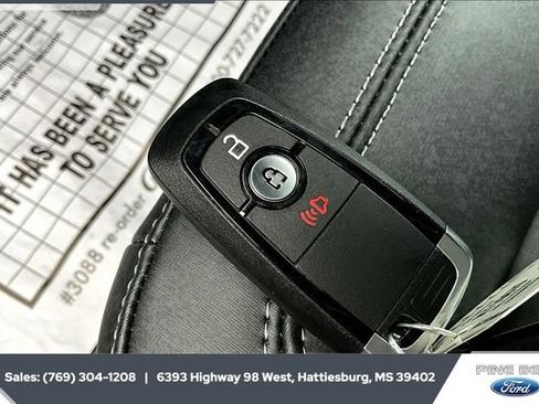 New 2025 Ford Bronco Badlands image 9