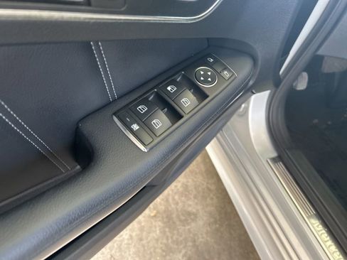 Used 2014 Mercedes-Benz E 550 4MATIC Sedan image 36