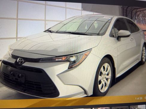 Used 2025 Toyota Corolla LE image 1