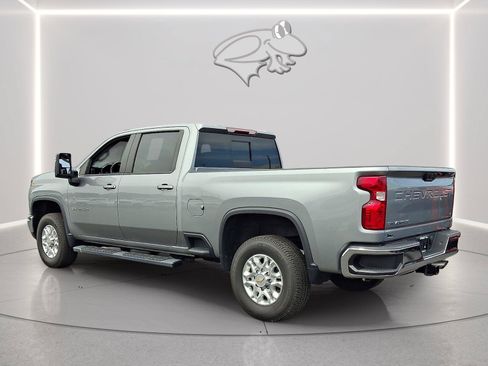 Used 2024 Chevrolet Silverado 2500 LT w/ Convenience Package AWD/4WD image 3