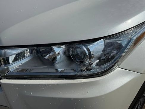 Used 2018 Toyota Highlander XLE AWD/4WD image 10