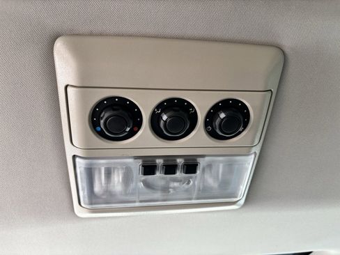 Used 2015 Land Rover LR4 HSE LUX image 19