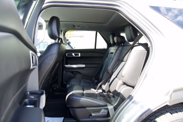 Used 2022 Ford Explorer XLT w/ Equipment Group 202A AWD/4WD image 28