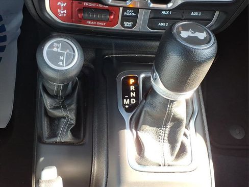Used 2024 Jeep Wrangler Unlimited Rubicon AWD/4WD image 22