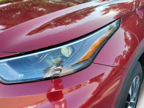 Used 2022 Toyota Highlander XLE FWD image 26