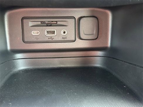 Certified 2023 Chevrolet Equinox RS w/ RS Leather Package image 17