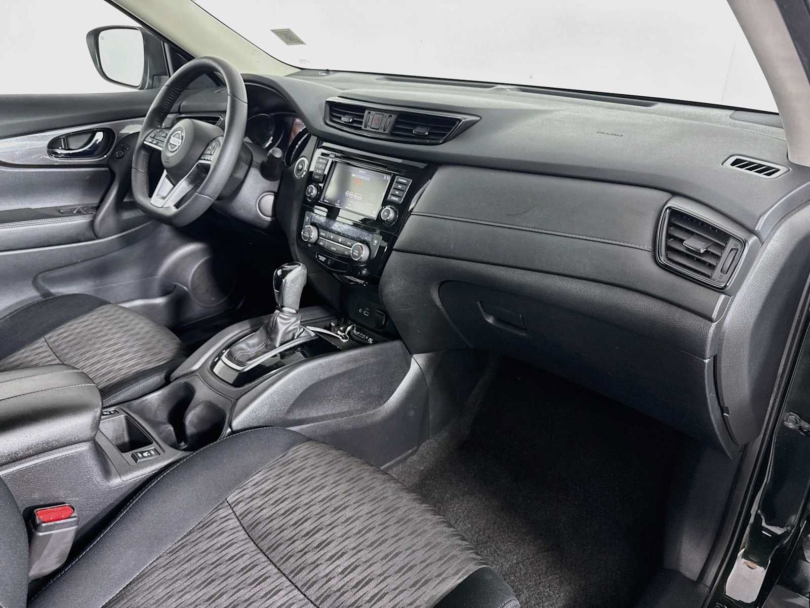Used 2019 Nissan Rogue SV AWD/4WD image 26