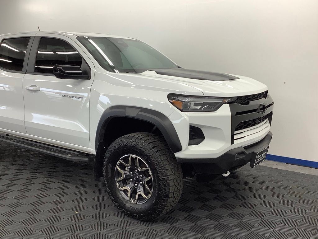 Used 2024 Chevrolet Colorado ZR2 w/ ZR2 Convenience Package III AWD/4WD image 29