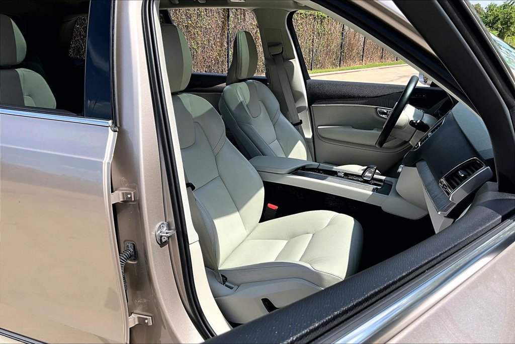 Certified 2025 Volvo XC90 B6 Plus w/ Protection Package AWD/4WD image 10