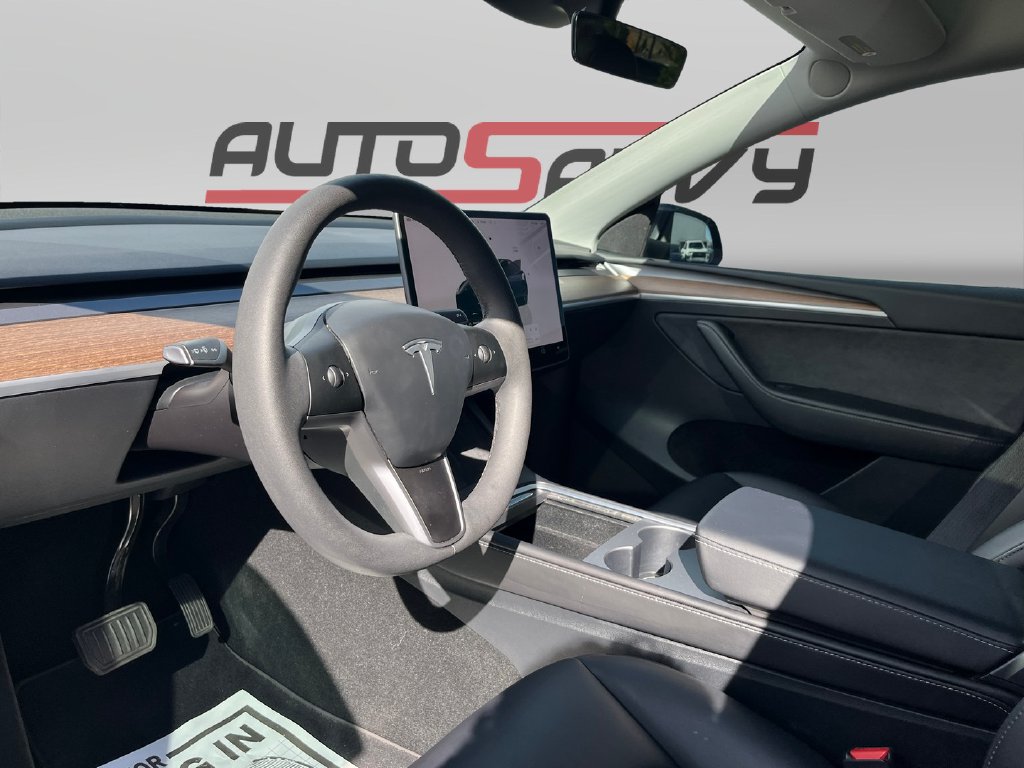 Used 2024 Tesla Model Y Long Range AWD/4WD image 10