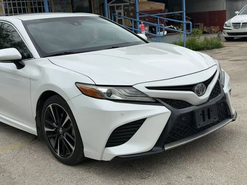 Used 2018 Toyota Camry XSE FWD image 4