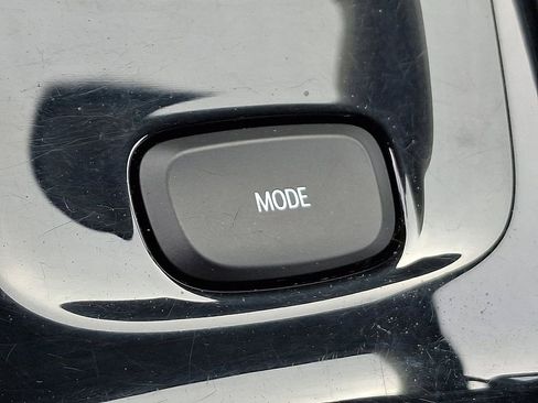 Used 2021 Buick Envision Essence w/ Technology Package I image 25