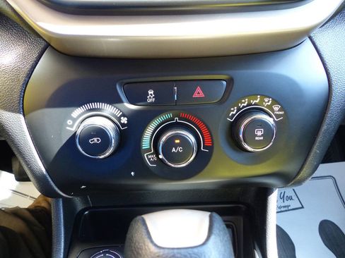 Used 2016 Jeep Cherokee Sport image 45