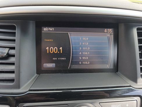 Used 2014 Nissan Pathfinder SV image 27