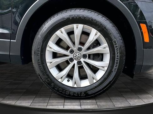 Used 2018 Volkswagen Tiguan SE w/ Panoramic Sunroof Package AWD/4WD image 36