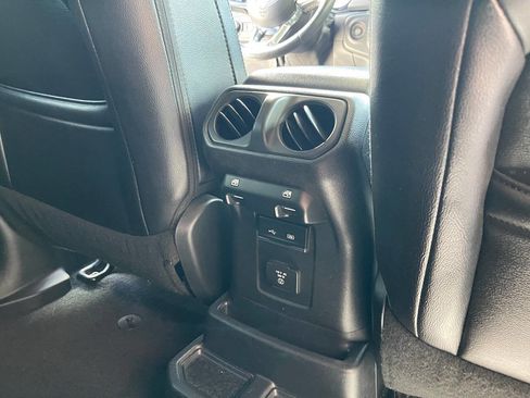 Used 2018 Jeep Wrangler Unlimited Sahara w/ Dual Top Group AWD/4WD image 32