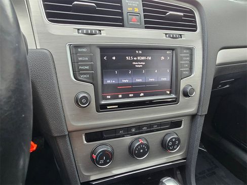 Used 2016 Volkswagen Golf S image 30