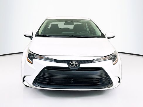 Used 2024 Toyota Corolla LE image 2