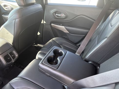 Used 2017 Jeep Cherokee High Altitude w/ Luxury Group FWD image 19