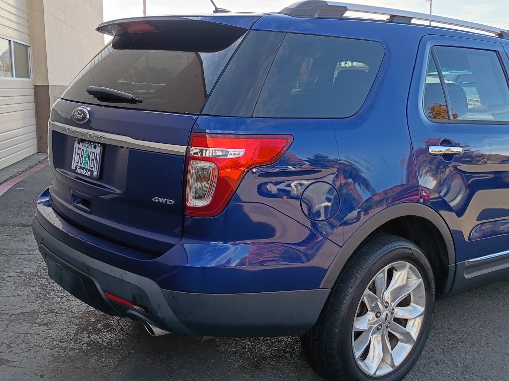 Used 2014 Ford Explorer XLT w/ Equipment Group 202A AWD/4WD image 5