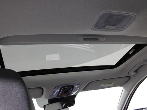 Certified 2024 Hyundai Elantra Limited FWD image 23
