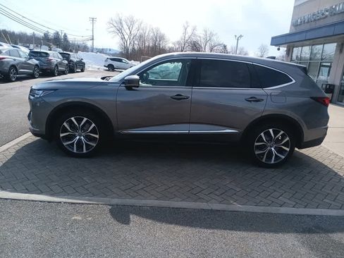 Used 2023 Acura MDX SH-AWD w/ Technology Package image 3