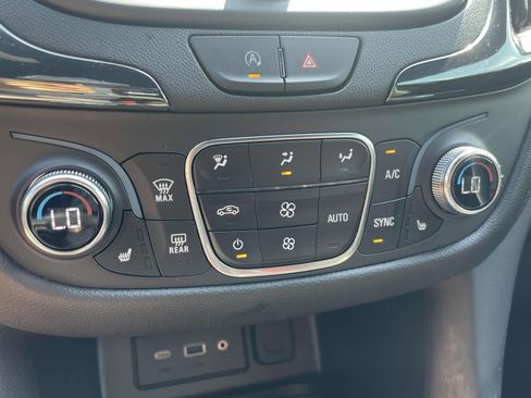 Used 2023 Chevrolet Equinox RS FWD image 27