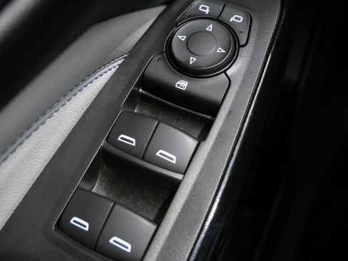 Used 2025 Chevrolet Trax LT FWD image 13