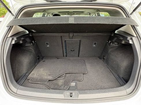 Used 2017 Volkswagen Golf 4-Door FWD image 11
