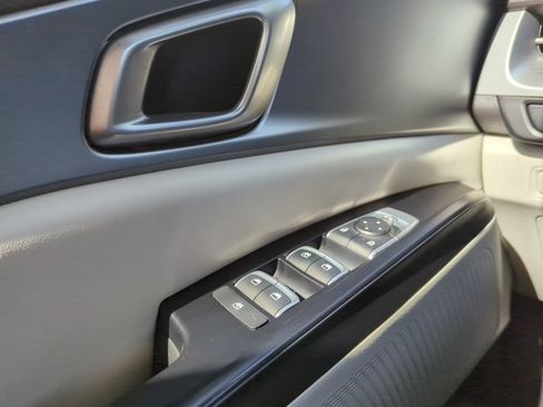 Used 2023 Kia Carnival LX FWD image 36