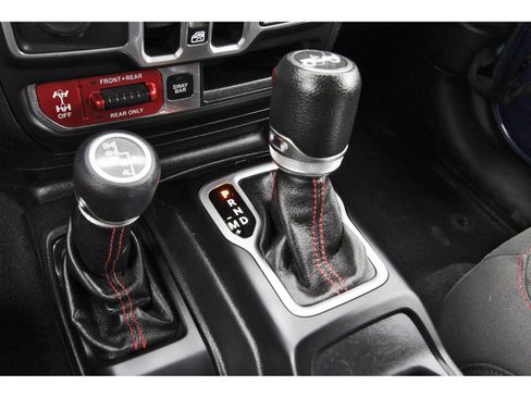 Used 2018 Jeep Wrangler Unlimited Rubicon AWD/4WD image 26