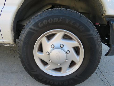 Used 2008 Ford E-250 and Econoline 250 E-250 image 31