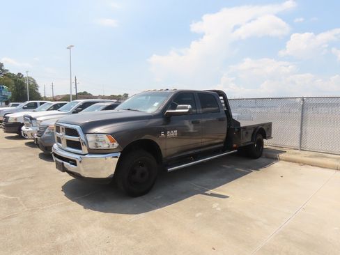 Used 2018 RAM 3500 Tradesman w/ Chrome Appearance Group AWD/4WD image 2