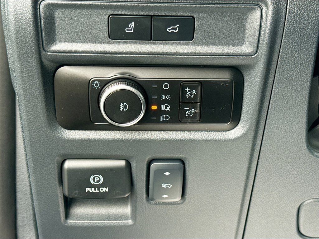 Used 2024 Ford Expedition Limited AWD/4WD image 12