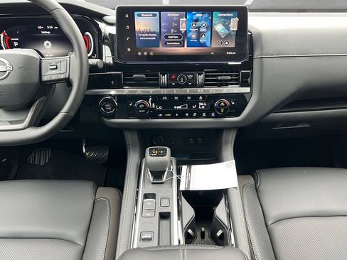 New 2026 Nissan Pathfinder SL FWD image 4