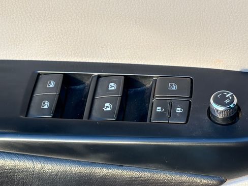 Used 2017 Toyota Highlander XLE AWD/4WD image 7