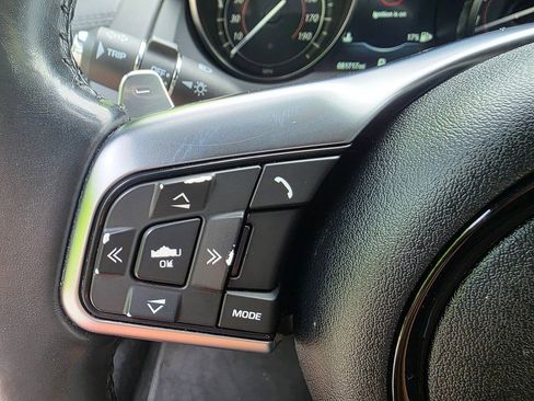 Used 2018 Jaguar F-TYPE Coupe RWD image 18