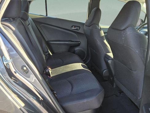 Used 2018 Toyota Prius Four image 18