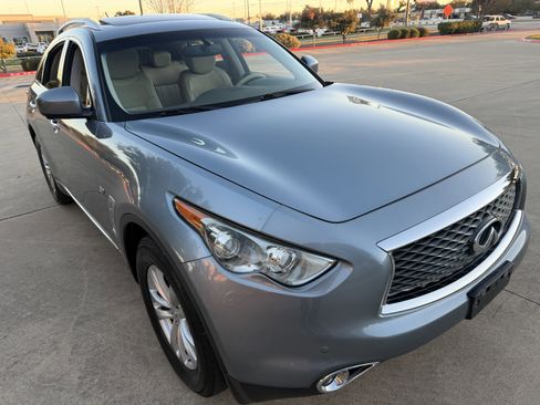 Used 2017 INFINITI QX70 2WD w/ Premium Package image 2
