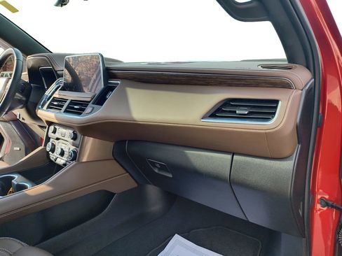 Used 2023 Chevrolet Suburban High Country image 16
